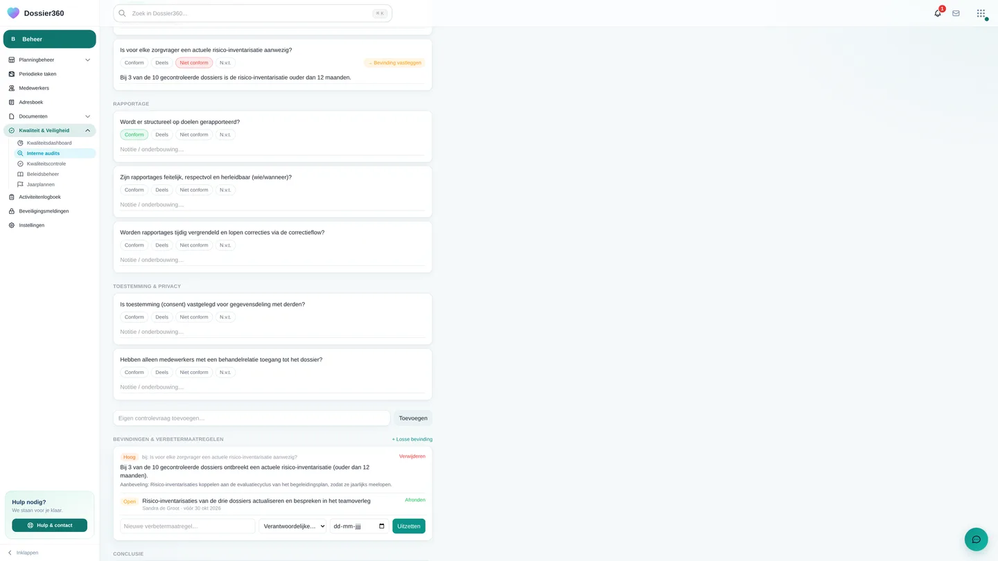 Detail van een audit in uitvoering: checklist per sectie met de antwoordknoppen, één vraag op "Niet conform" met de knop "→ Bevinding vastleggen", en onderaan het blok Bevindingen & verbetermaatregelen